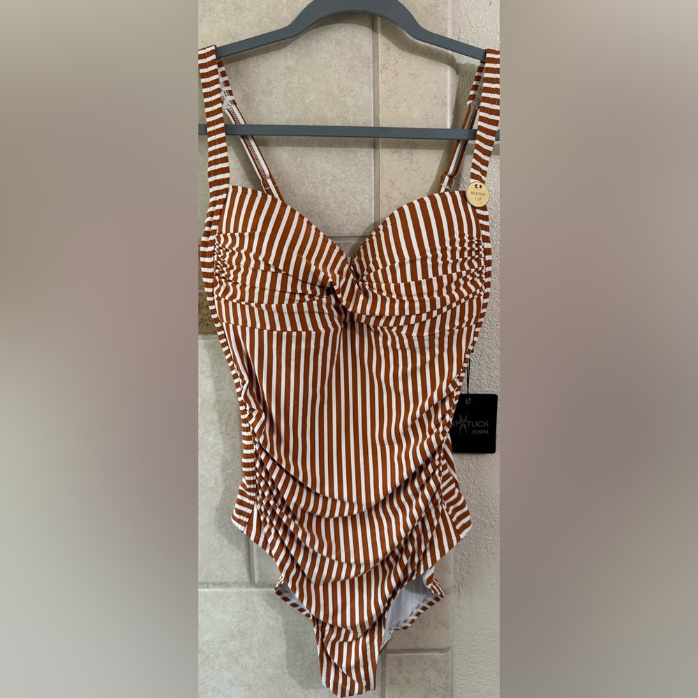 Nip Tuck Swim One Pice size 8.